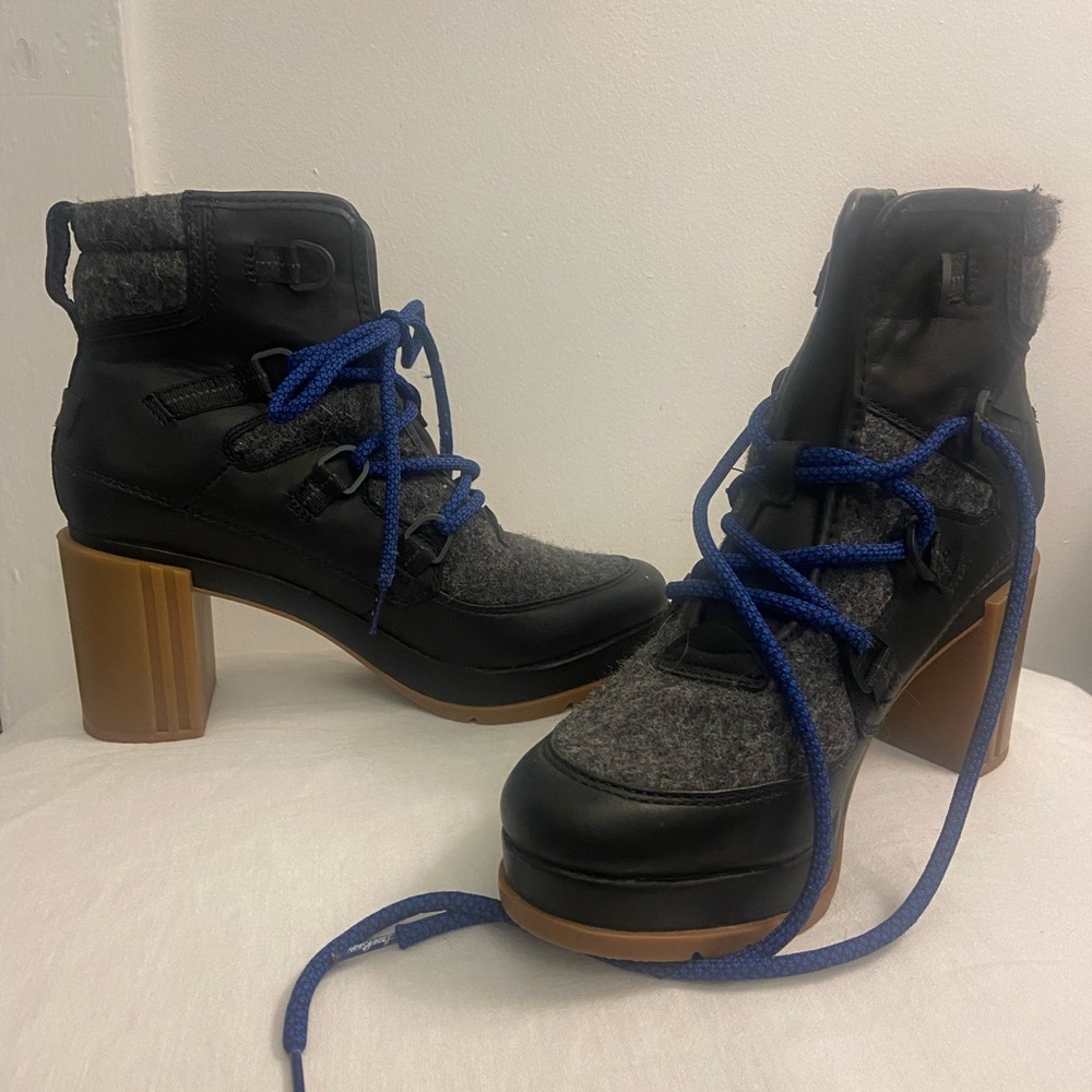 Sorel Black and Gray Heeled Boots with Blue Laces